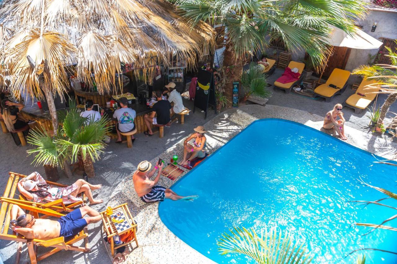 Banana'S Adventure Hostel Ica Bagian luar foto